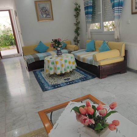 Etage De Villa Avec Jardin, Pres De L'Aireport Et Parking Prive Ariana Buitenkant foto